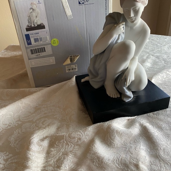 RETIRED 2004 ‘SOOTHING REFLECTIONS’ Lladro item# 01016888 - Picture 7 of 15